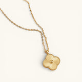 Halskette aus Gold mit Kleeblatt