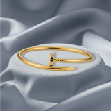 Elegante Nagelarmband in Gold