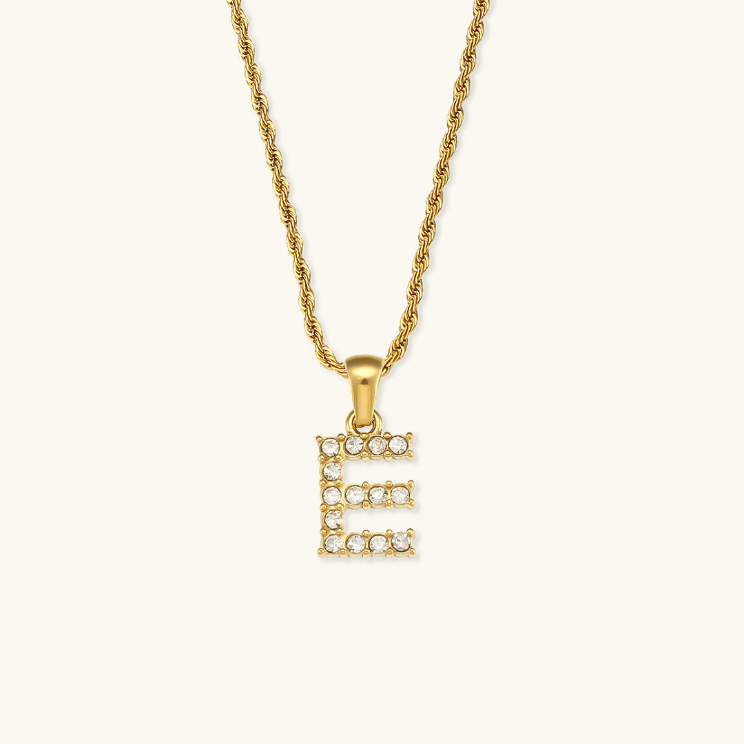 Maeve Buchstaben-Anhänger mit Diamanten