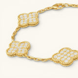 Vierblättriger Kleeblatt in goldfarbener Zirkonia