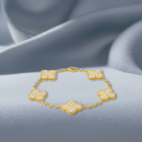 Vierblättriger Kleeblatt in goldfarbener Zirkonia