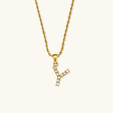 Maeve Buchstaben-Anhänger mit Diamanten