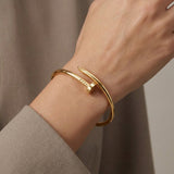 Elegante Nagelarmband in Gold