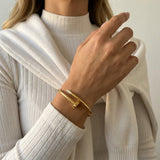 Elegante Nagelarmband in Gold